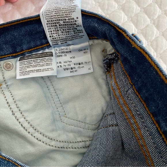 Levi's Denim Jean Shorts Size 30 Button Fly roll up hem - Picture 11 of 11